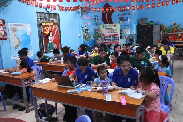 T&igrave;m hoạt động h&egrave; miễn ph&iacute; ở TP.HCM: Lớp tiếng Anh k&egrave;m 1-1 cho trẻ em- Ảnh 1.