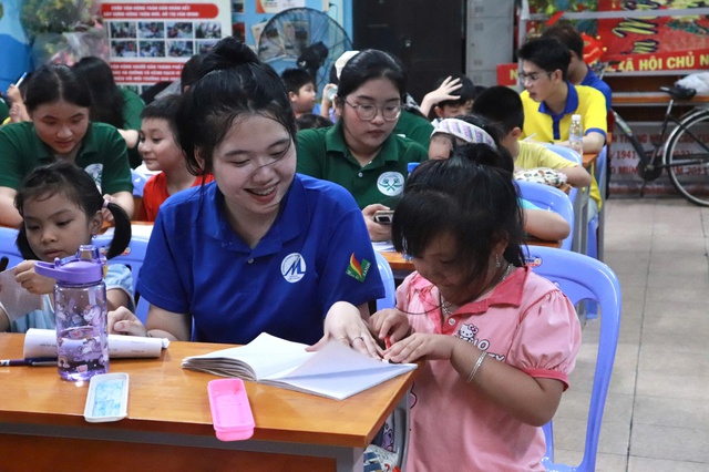 T&igrave;m hoạt động h&egrave; miễn ph&iacute; ở TP.HCM: Lớp tiếng Anh k&egrave;m 1-1 cho trẻ em- Ảnh 3.