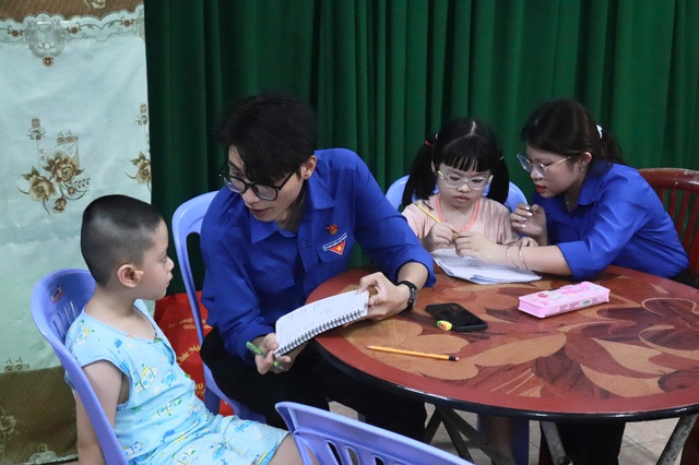 T&igrave;m hoạt động h&egrave; miễn ph&iacute; ở TP.HCM: Lớp tiếng Anh k&egrave;m 1-1 cho trẻ em- Ảnh 4.