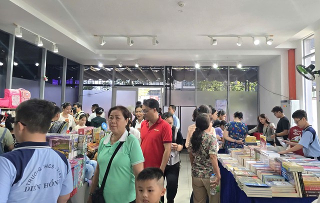 Hội s&aacute;ch thiếu nhi đưa s&aacute;ch đến tận chung cư- Ảnh 5.