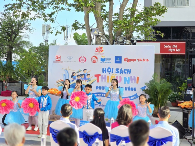 Hội s&aacute;ch thiếu nhi đưa s&aacute;ch đến tận chung cư- Ảnh 2.