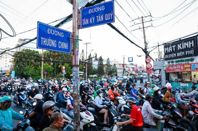 Sở Xây dựng TP.HCM: Dải phân cách cứng trên đường Trường Chinh không còn phù hợp - Ảnh 2.