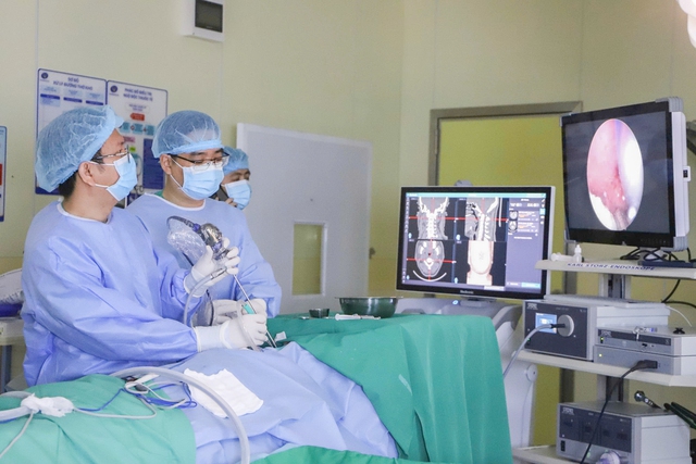 Tưởng đau cổ vai g&aacute;y, kh&ocirc;ng ngờ tủy sống bị ch&egrave;n &eacute;p v&igrave; tho&aacute;t vị đĩa đệm - Ảnh 5.