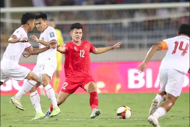 &lsquo;T&ograve;a th&aacute;p&rsquo; 1,95 m Quang Kiệt v&agrave; &lsquo;m&aacute;y tạt b&oacute;ng&rsquo; Tuấn T&agrave;i liệu c&oacute; cơ hội ở đội tuyển Việt Nam?
- Ảnh 4.
