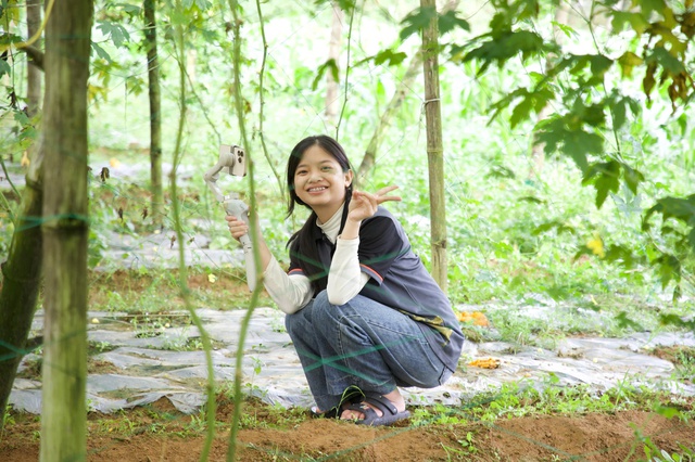 Thủ khoa xuất sắc b&aacute;o ch&iacute; 22 tuổi: &lsquo;C&oacute; h&ocirc;m em vừa kh&oacute;c vừa viết b&agrave;i&rsquo; - Ảnh 3.