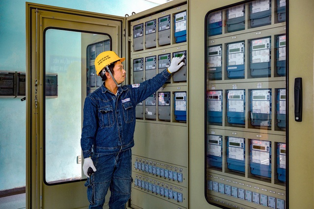 Bộ ảnh dự thi: Kiểm tra thiết bị vận hành trạm biến áp - Ảnh 6.