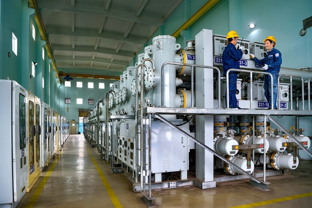 Bộ ảnh dự thi: Kiểm tra thiết bị vận hành trạm biến áp - Ảnh 8.
