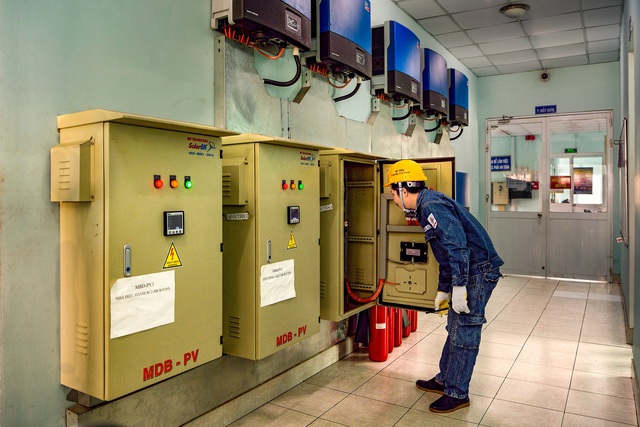 Bộ ảnh dự thi: Kiểm tra thiết bị vận hành trạm biến áp - Ảnh 10.