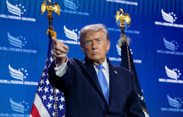 &Ocirc;ng Trump cảnh b&aacute;o Iran 'sẽ kh&ocirc;ng c&ograve;n tồn tại' nếu tiếp tục tấn c&ocirc;ng t&agrave;u- Ảnh 1.