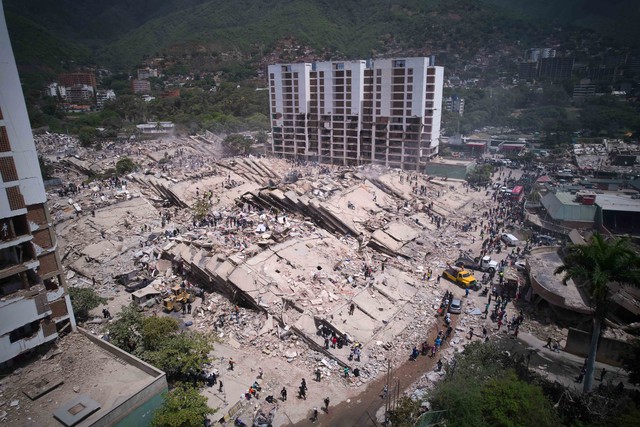 Nỗ lực t&igrave;m ph&eacute;p m&agrave;u sau thảm họa động đất Venezuela - Ảnh 1.