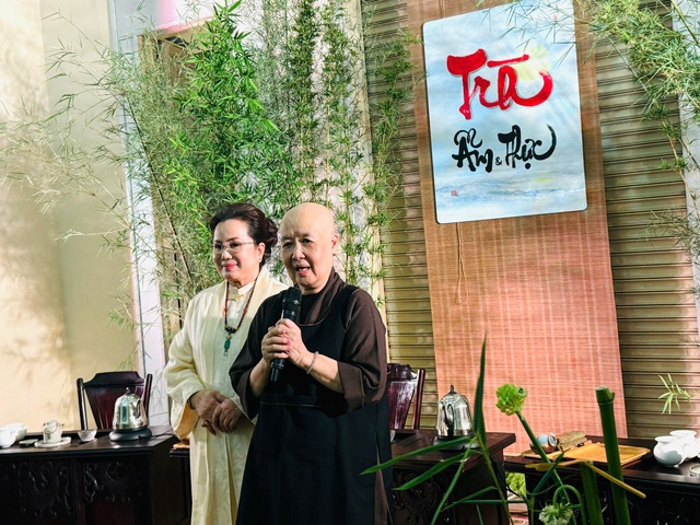 Đến bảo t&agrave;ng xem ca nhạc, thưởng tr&agrave;, trải nghiệm nghề truyền thống- Ảnh 7.
