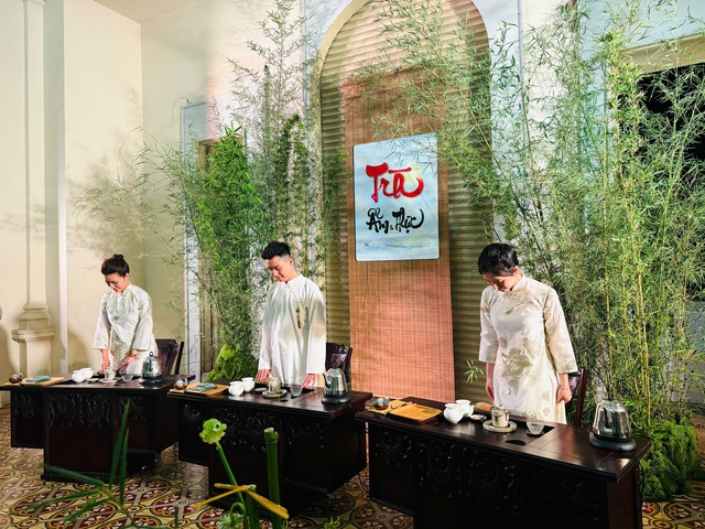 Đến bảo t&agrave;ng xem ca nhạc, thưởng tr&agrave;, trải nghiệm nghề truyền thống- Ảnh 5.