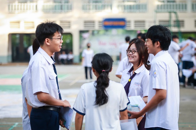 Đăng ký nguyện vọng: Dự báo điểm chuẩn từ điểm sàn xét tuyển - Ảnh 1.