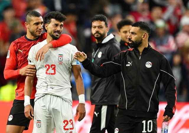 Đội Iran gửi th&ocirc;ng điệp fair-play trong ph&ograve;ng thay đồ sau trận h&ograve;a Ai Cập g&acirc;y tranh c&atilde;i- Ảnh 2.