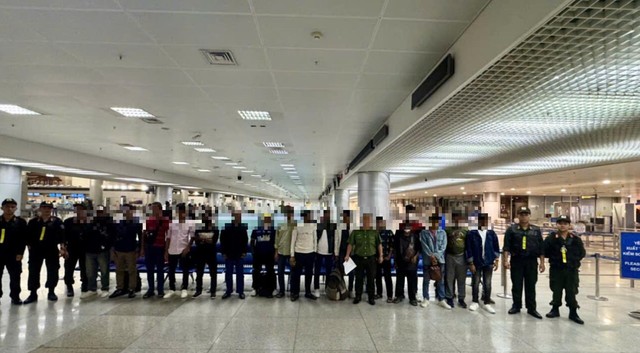 Đồng Nai: Trục xuất 28 người Bangladesh cư tr&uacute;, lao động tr&aacute;i ph&eacute;p - Ảnh 2.