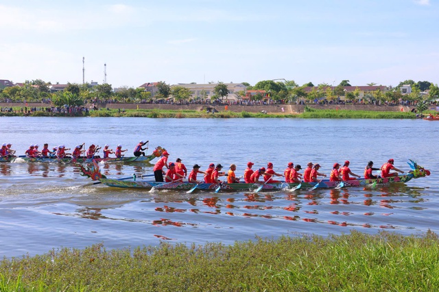 Rộn r&agrave;ng giải đua thuyền tr&ecirc;n d&ograve;ng s&ocirc;ng qu&ecirc; hương nh&agrave; thơ Tế Hanh- Ảnh 3.