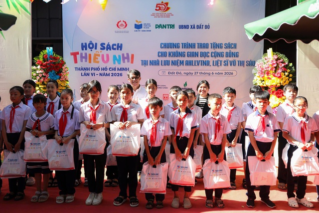 Hứa Vĩ Văn về Đất Đỏ lan tỏa văn h&oacute;a đọc, truyền cảm hứng cho học sinh- Ảnh 4.
