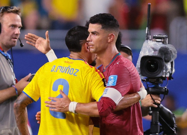 Bồ Đ&agrave;o Nha v&agrave;o nh&aacute;nh 'tử thần': Ronaldo phải vượt qua bao nhi&ecirc;u ứng vi&ecirc;n v&ocirc; địch để mơ c&uacute;p v&agrave;ng?- Ảnh 1.