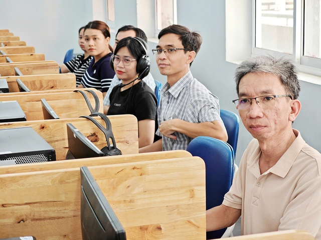 Hiệu trưởng được tuyển dụng gi&aacute;o vi&ecirc;n: Th&aacute;o gỡ nhiều bất cập - Ảnh 1.