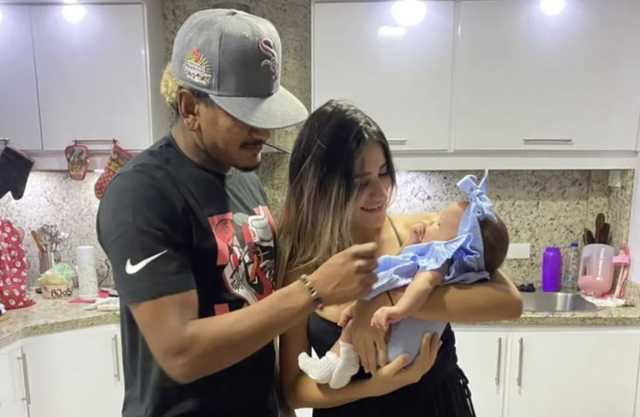 C&acirc;u chuyện đau l&ograve;ng trong thảm họa động đất ở Venezuela: Vợ cầu thủ qua đời v&igrave; cứu con g&aacute;i- Ảnh 1.