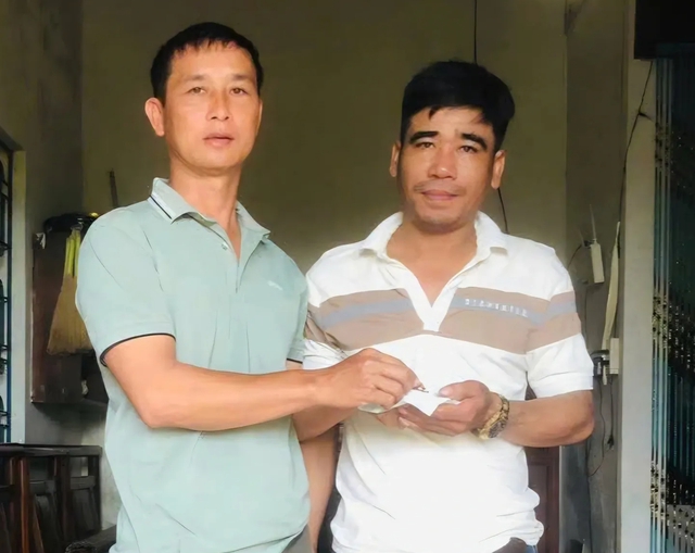Nhặt được 7 chỉ v&agrave;ng, vợ chồng l&ecirc;n mạng t&igrave;m người đ&aacute;nh rơi để trả lại- Ảnh 1.