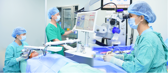 Lấy lại thị lực cho bệnh nh&acirc;n vi&ecirc;m m&agrave;ng bồ đ&agrave;o g&acirc;y đục thủy tinh thể  - Ảnh 2.