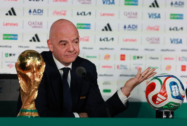 Chủ tịch FIFA di chuyển h&agrave;ng chục ngh&igrave;n km, dự 24 trận đấu như thế n&agrave;o? - Ảnh 1.