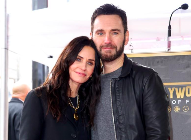 Courteney Cox của loạt phim 'Friends' chia tay bạn trai gắn b&oacute; hơn 10 năm - Ảnh 1.