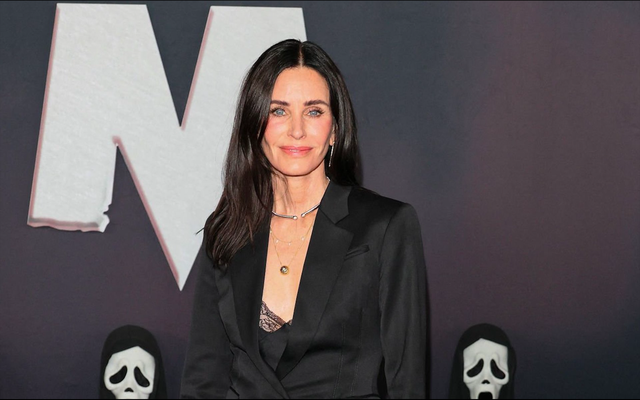 Courteney Cox của loạt phim 'Friends' chia tay bạn trai gắn b&oacute; hơn 10 năm - Ảnh 3.