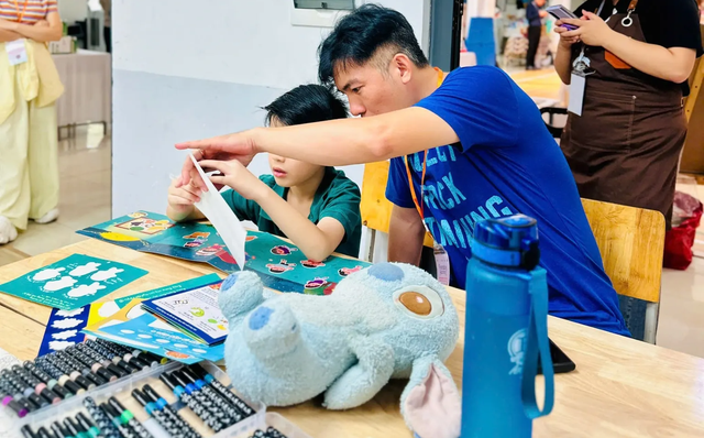 Gi&aacute;o dục kh&ocirc;ng phải chỉ để trẻ th&agrave;nh c&ocirc;ng hơn, giỏi hơn  'con nh&agrave; h&agrave;ng x&oacute;m' - Ảnh 4.