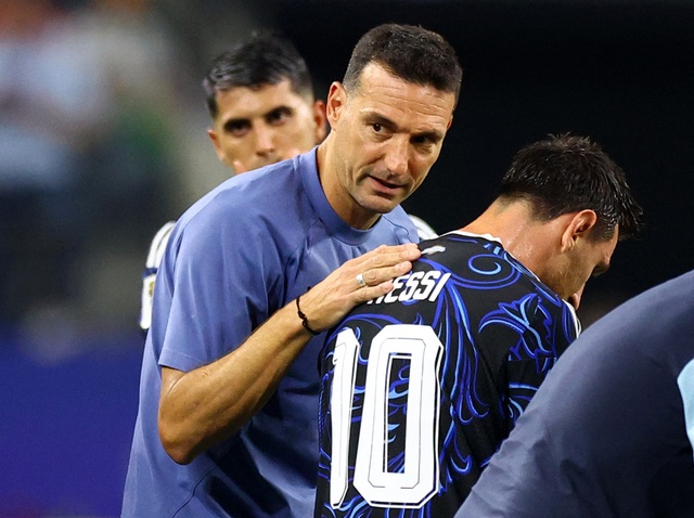 HLV Scaloni n&oacute;i điều &lsquo;lạ l&ugrave;ng&rsquo; về Cabo Verde, d&agrave;nh trọn vẹn tr&aacute;i tim cho nh&acirc;n vật đặc biệt: Messi! - Ảnh 1.