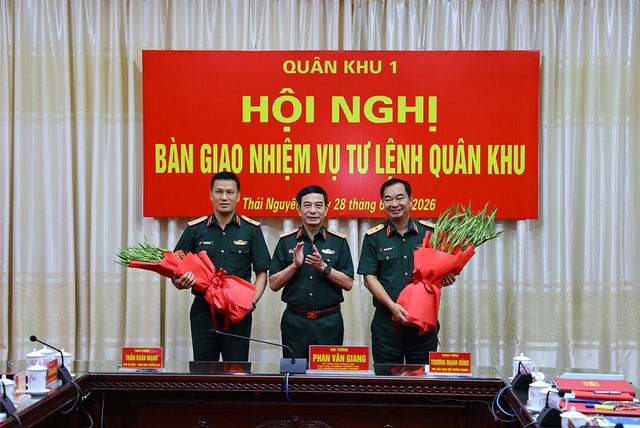 Thiếu tướng Trần Xu&acirc;n Mạnh tiếp nhận nhiệm vụ Tư lệnh Qu&acirc;n khu 1- Ảnh 1.