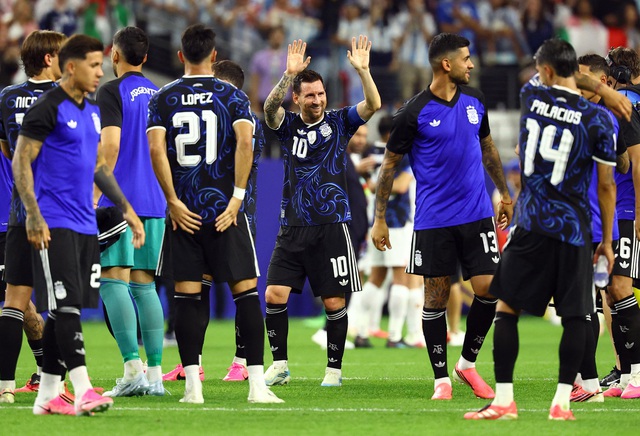 &lsquo;&Ocirc;ng trời&rsquo; kh&eacute;o sắp lịch, Messi ph&aacute; tiếp 2 kỷ lục World Cup đ&uacute;ng ng&agrave;y Ronaldo &lsquo;biến mất&rsquo;- Ảnh 1.