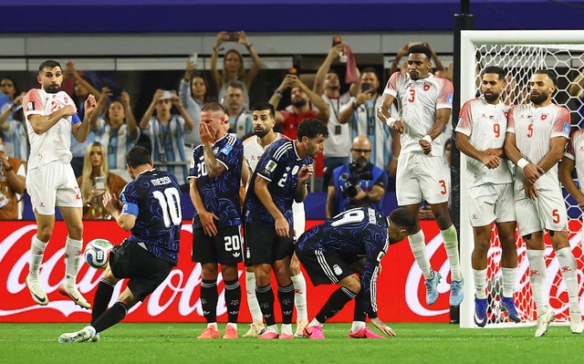Ibrahimovic l&yacute; giải v&igrave; sao b&agrave;n thắng mới nhất của Messi khiến mọi người hạnh ph&uacute;c- Ảnh 1.