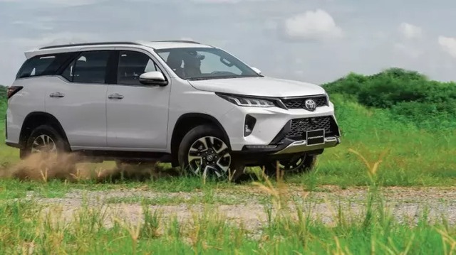 Toyota Fortuner ‘khai tử’ bản máy dầu, càng khó cạnh tranh với Ford Everest tại Việt Nam? - Ảnh 2.