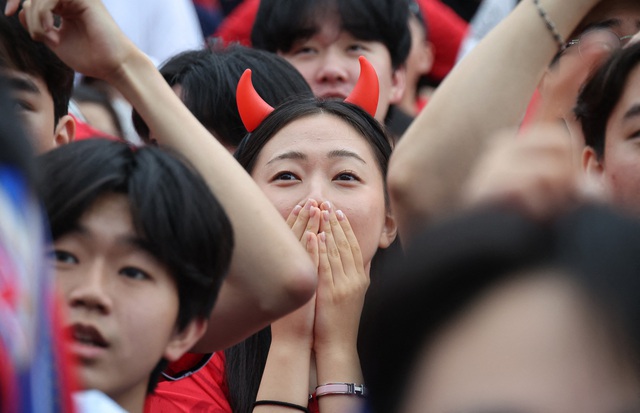 B&aacute;o ch&iacute; H&agrave;n Quốc chưa ngu&ocirc;i đau đớn, chỉ tr&iacute;ch đội nh&agrave; &lsquo;tệ nhất trong lịch sử&rsquo; - Ảnh 3.