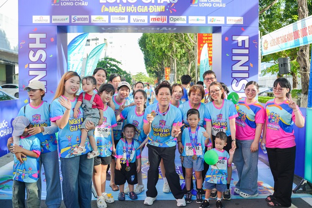Trường Giang, Lương Thế Th&agrave;nh, L&ecirc; Phương c&ugrave;ng 500 gia đ&igrave;nh ba thế hệ l&agrave;m điều đặc biệt- Ảnh 1.