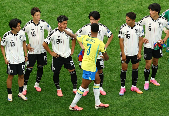 B&aacute;o Nhật Bản tiếc nuối v&igrave; thua ngược Brazil: 'Thật &aacute;m ảnh, giấc mơ lại tan vỡ'- Ảnh 1.