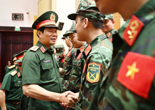 Chỉ huy đo&agrave;n qu&acirc;n đội Việt Nam hỗ trợ Venezuela: &lsquo;T&igrave;m người mất t&iacute;ch như t&igrave;m người th&acirc;n&rsquo;- Ảnh 3.