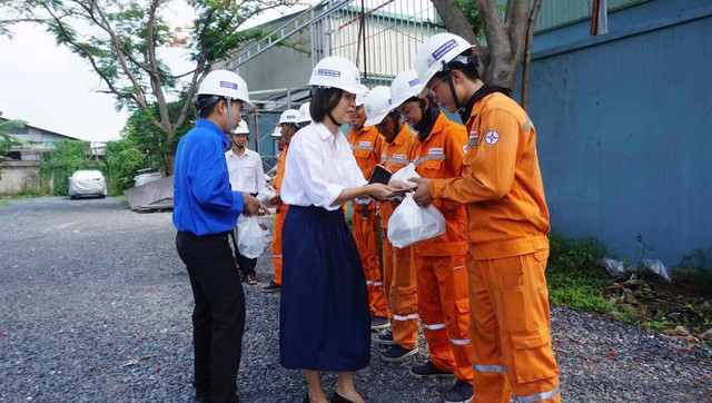 Dòng điện luôn có những điều tử tế - Ảnh 2.