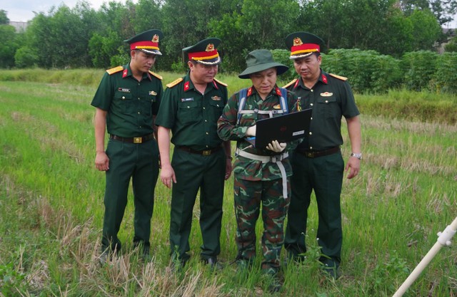 Nghi có nhiều hố chôn tập thể, Quảng Trị đưa radar 'quét lòng đất' dò tìm - Ảnh 3.