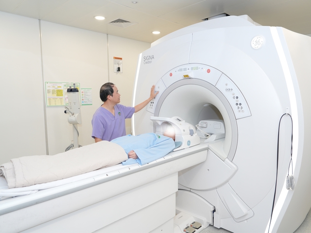 14 tuổi chưa &lsquo;rụng d&acirc;u&rsquo;, thăm kh&aacute;m bất ngờ ph&aacute;t hiện b&eacute; g&aacute;i kh&ocirc;ng c&oacute; tử cung - Ảnh 1.