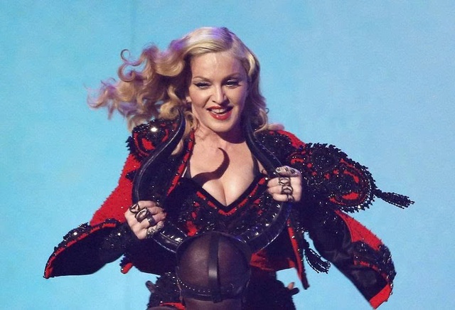 Madonna lại g&acirc;y tranh c&atilde;i với kế hoạch ph&aacute;t h&agrave;nh s&aacute;ch ảnh khỏa th&acirc;n ở tuổi U70 - Ảnh 1.