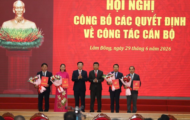 Lâm Đồng tiếp tục điều động, bổ nhiệm nhiều cán bộ  chủ chốt- Ảnh 2.
