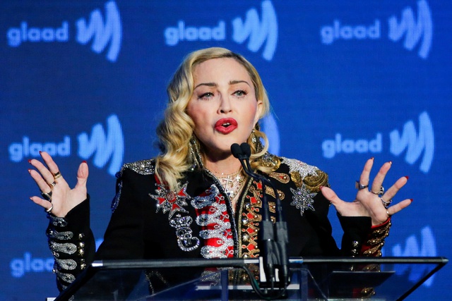 Madonna lại g&acirc;y tranh c&atilde;i với kế hoạch ph&aacute;t h&agrave;nh s&aacute;ch ảnh khỏa th&acirc;n ở tuổi U70 - Ảnh 2.