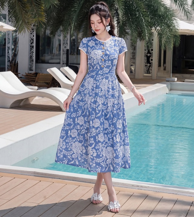 Đắm m&igrave;nh trong vẻ đẹp l&atilde;ng mạn của v&aacute;y hoa ng&agrave;y nắng hạ- Ảnh 2.