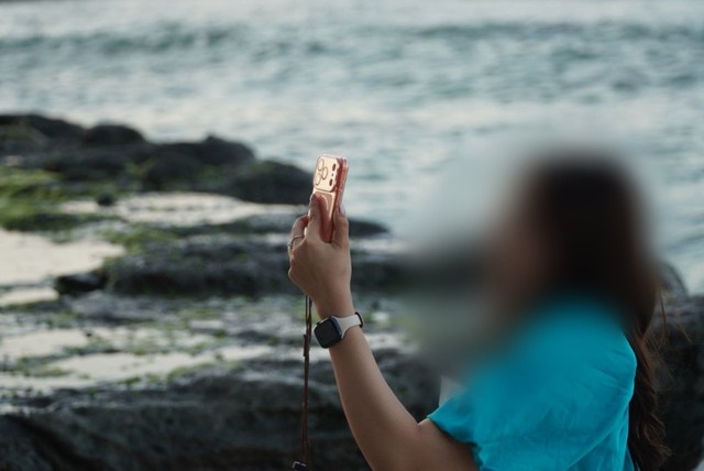 Khi ai cũng c&oacute; thể trở th&agrave;nh 'paparazzi', xuất hiện nỗi lo bị người lạ ghi h&igrave;nh - Ảnh 2.