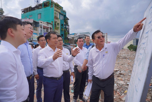 Chủ tịch TP.HCM y&ecirc;u cầu ho&agrave;n th&agrave;nh dự &aacute;n rạch Xuy&ecirc;n T&acirc;m cuối năm 2027 - Ảnh 1.