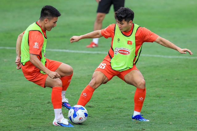 Văn Hậu bất ngờ nhắc đến CLB cũ Heerenveen, cổ vũ H&agrave; Lan thắng Ma Rốc v&ograve;ng knock-out World Cup- Ảnh 2.