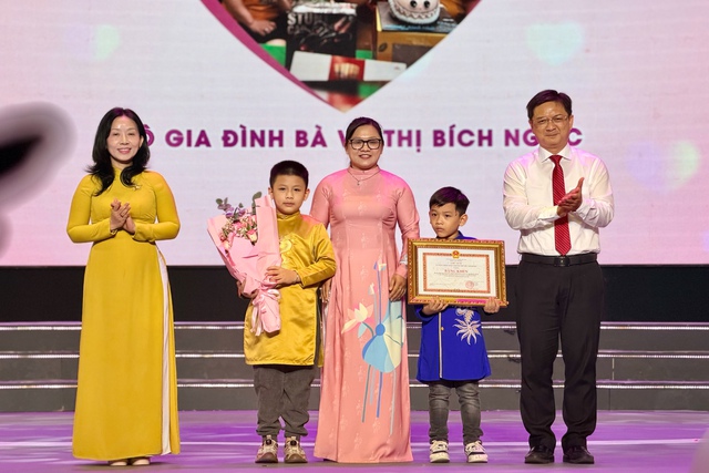TP.HCM vinh danh 104 gia đình văn hóa - hạnh phúc tiêu biểu - Ảnh 1.